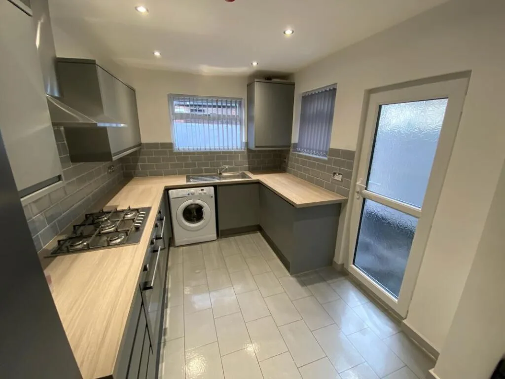 6 bedroom terraced house for rent