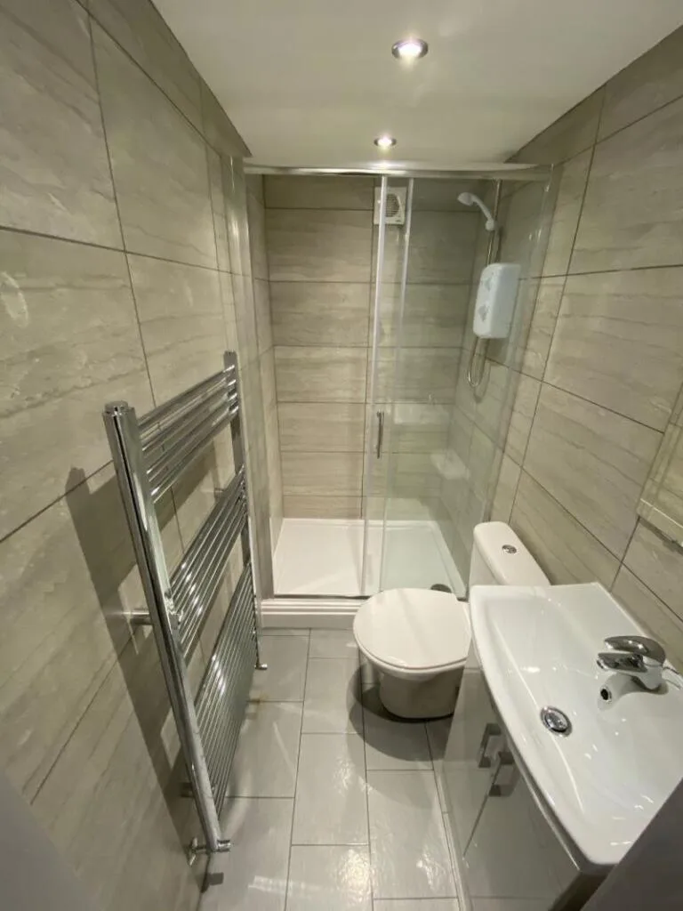 6 bedroom terraced house for rent
