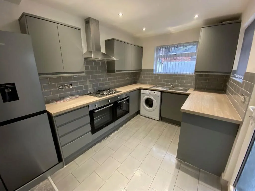 6 bedroom terraced house for rent