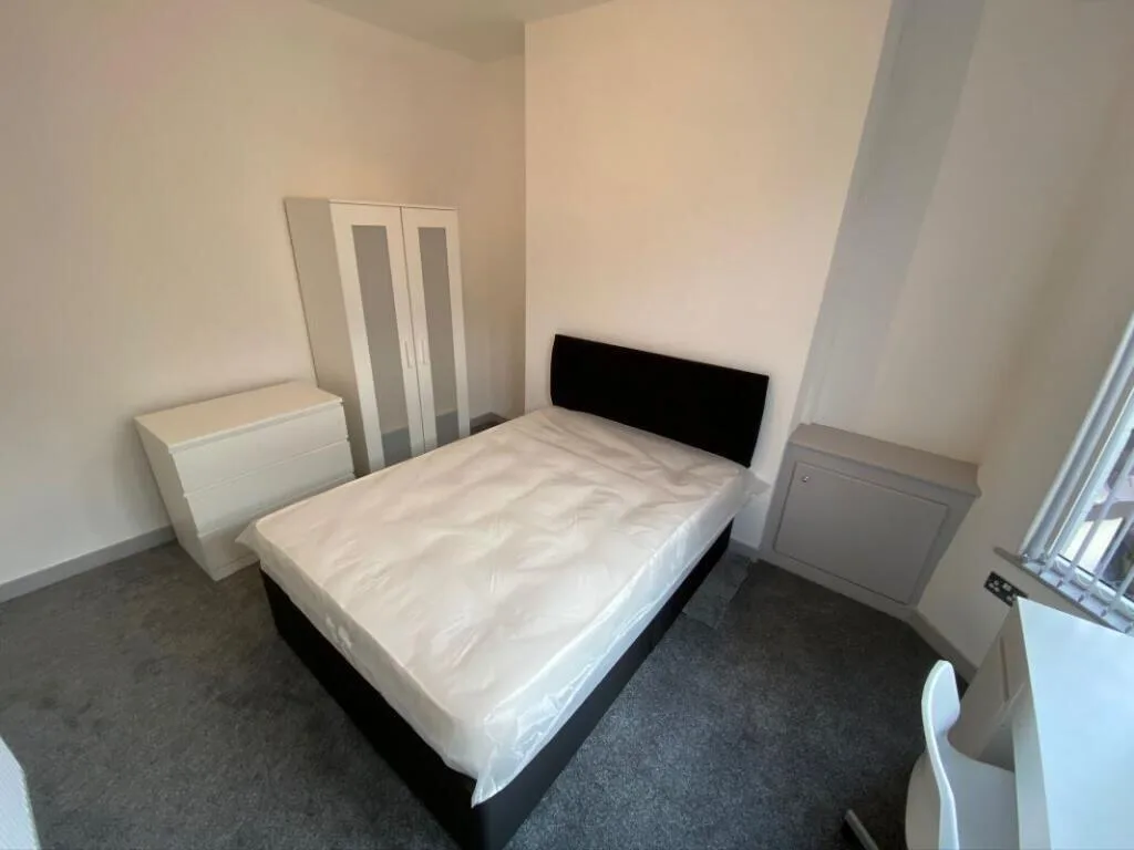 6 bedroom terraced house for rent