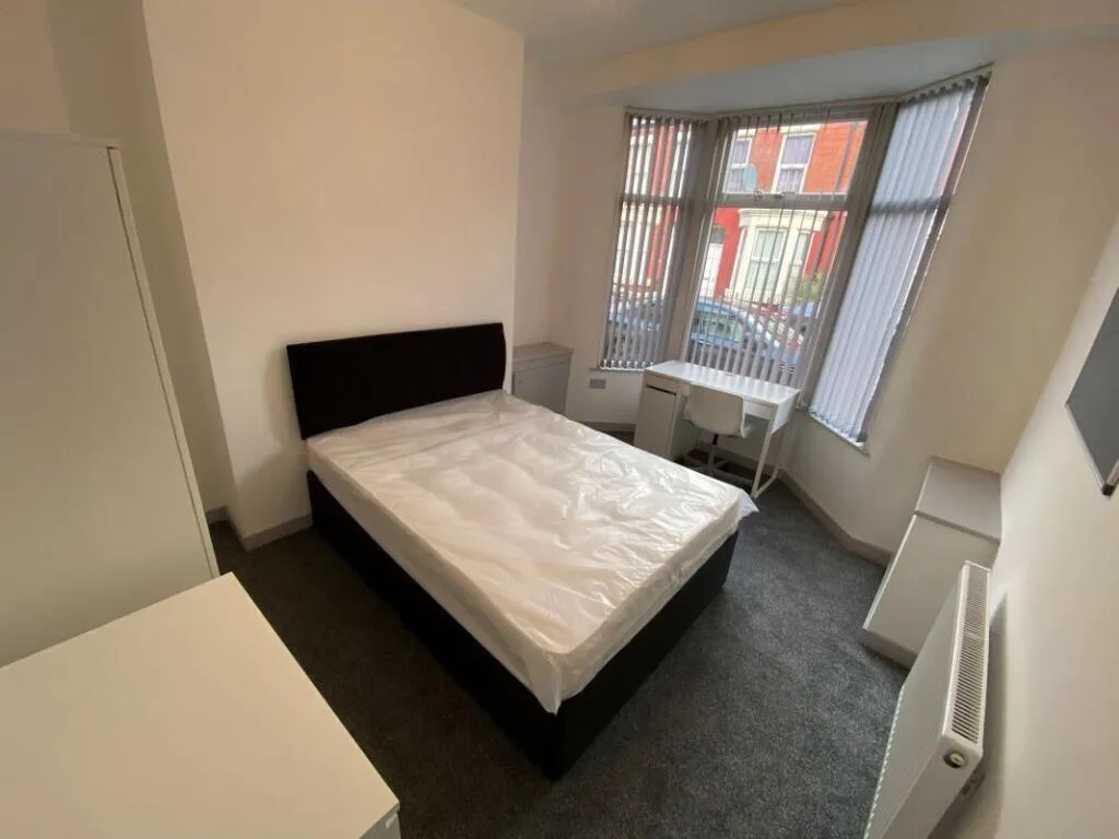 6 bedroom terraced house for rent