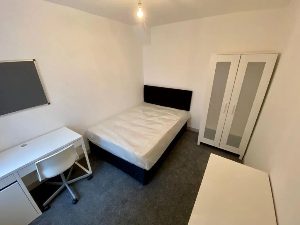 6 bedroom terraced house for rent