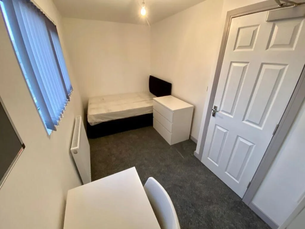 6 bedroom terraced house for rent