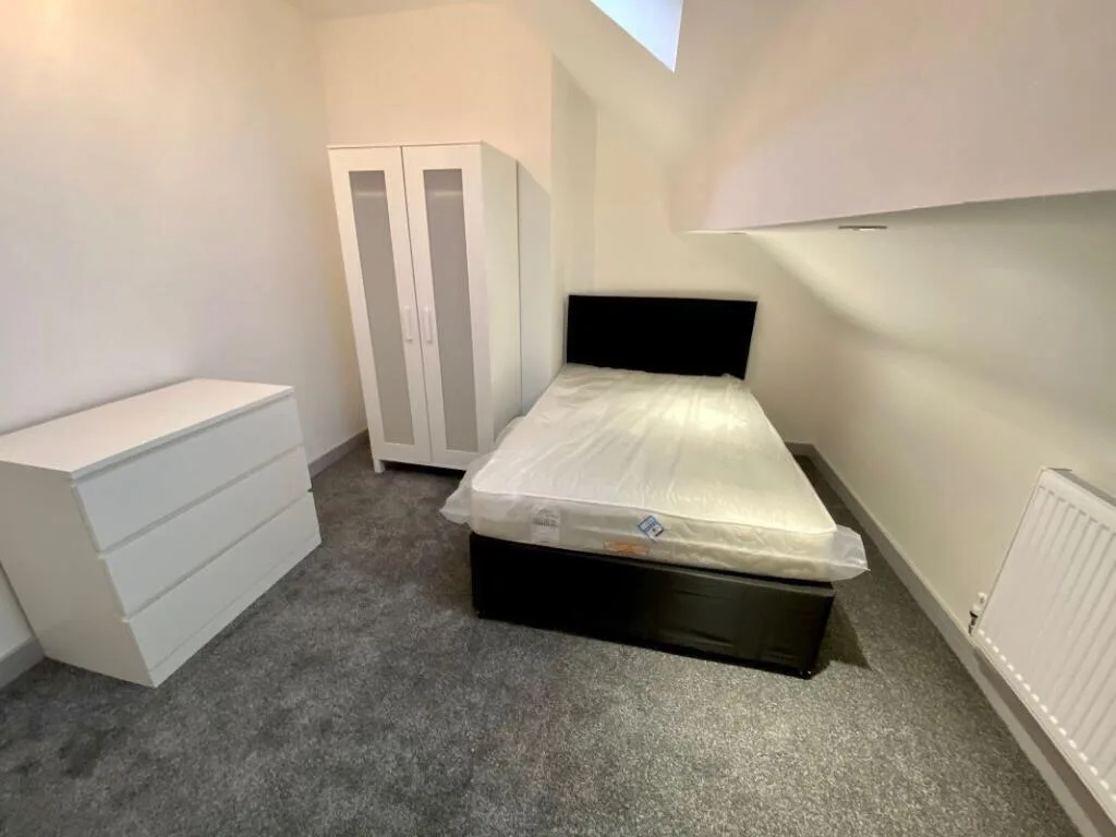 6 bedroom terraced house for rent