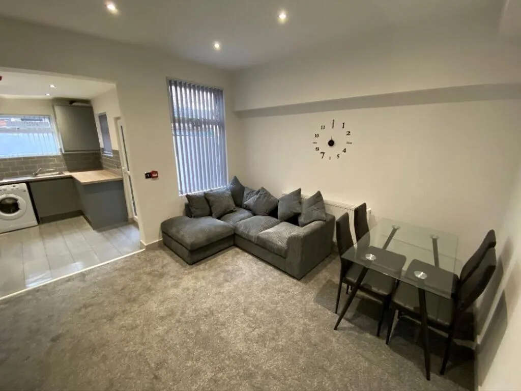 6 bedroom terraced house for rent