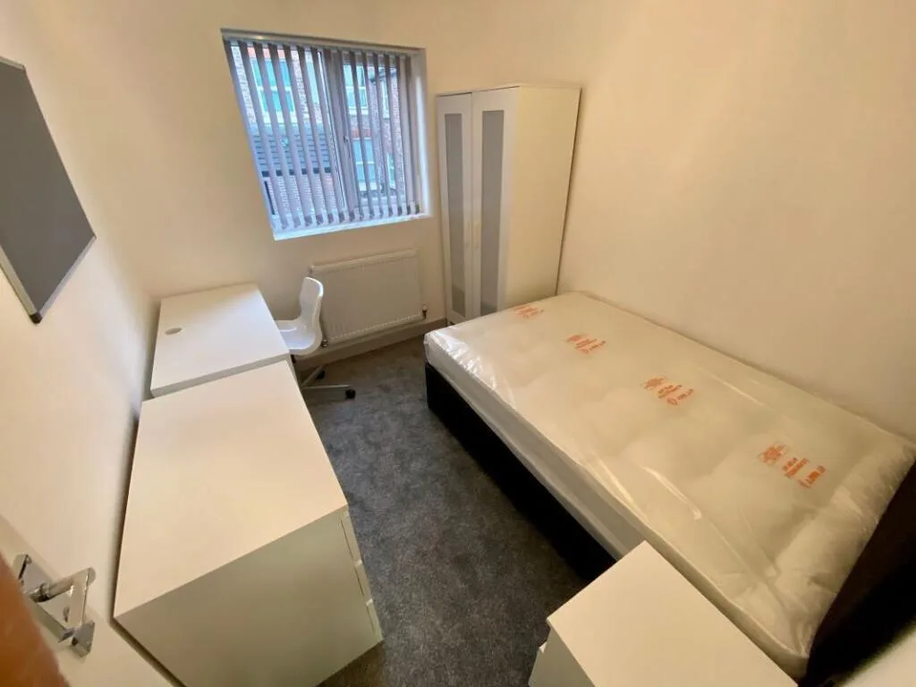 6 bedroom terraced house for rent