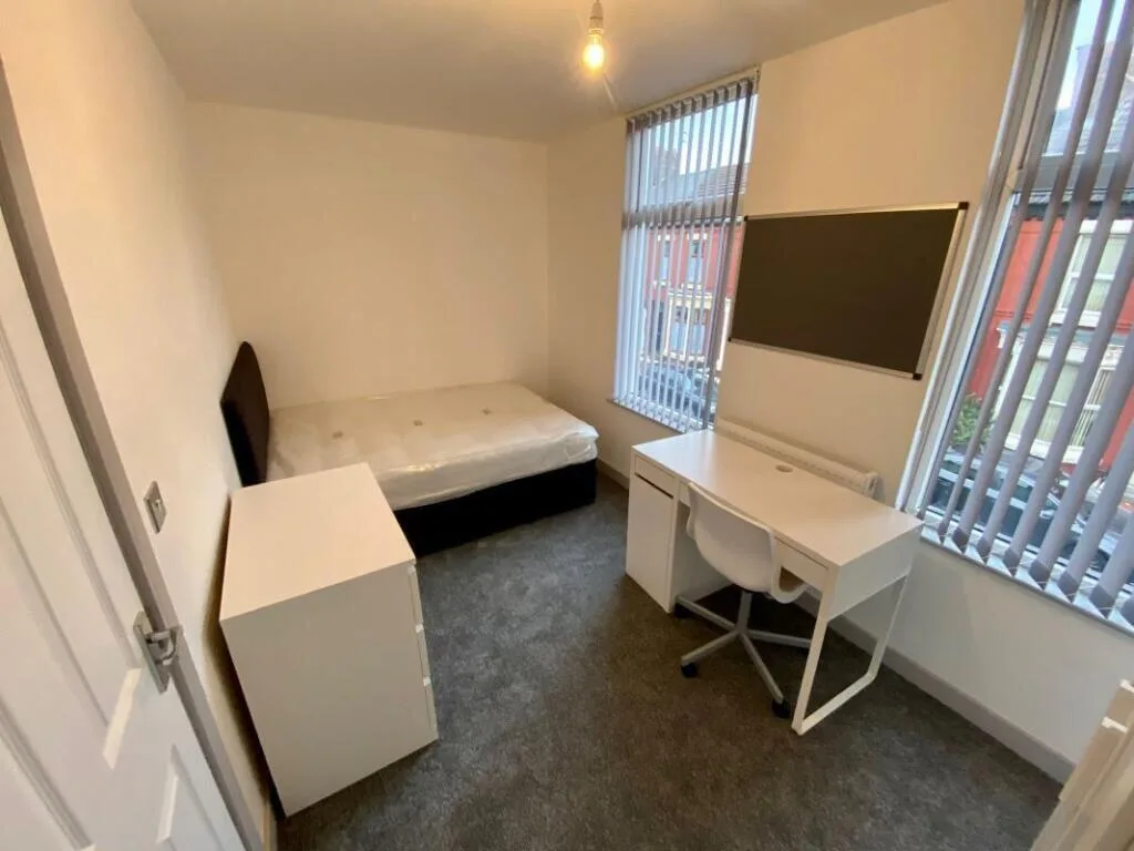 6 bedroom terraced house for rent