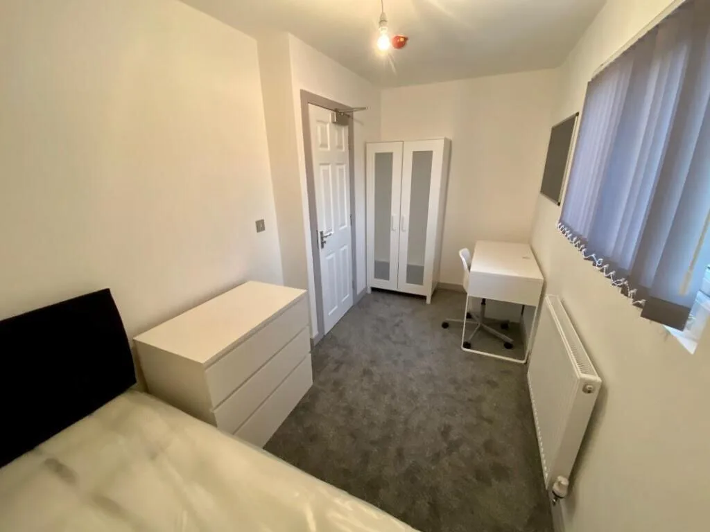 6 bedroom terraced house for rent