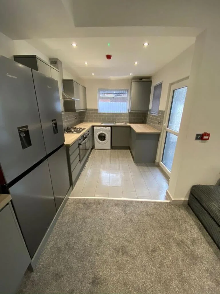 6 bedroom terraced house for rent