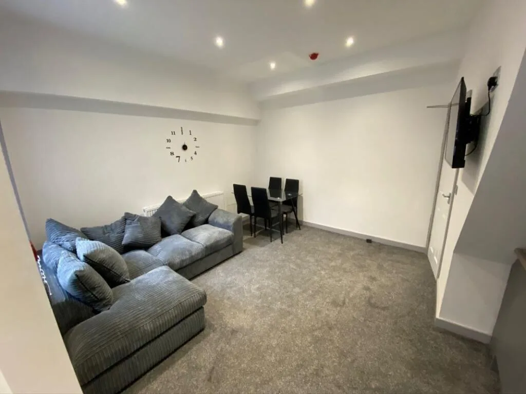 6 bedroom terraced house for rent
