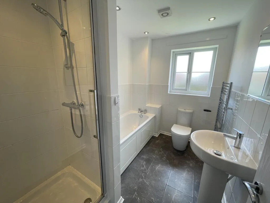 3 bedroom semi-detached house for rent