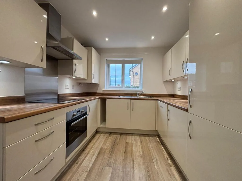 3 bedroom semi-detached house for rent