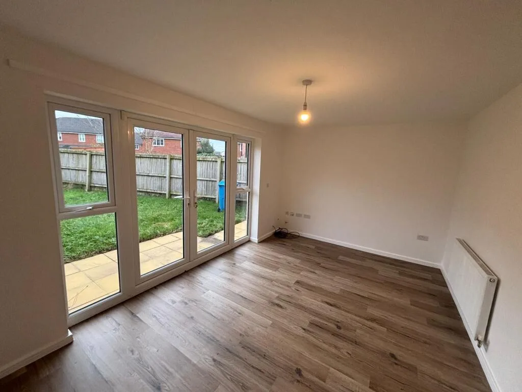 3 bedroom semi-detached house for rent