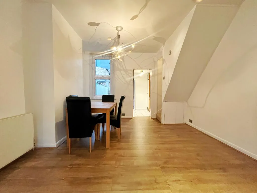 2 bedroom house for rent