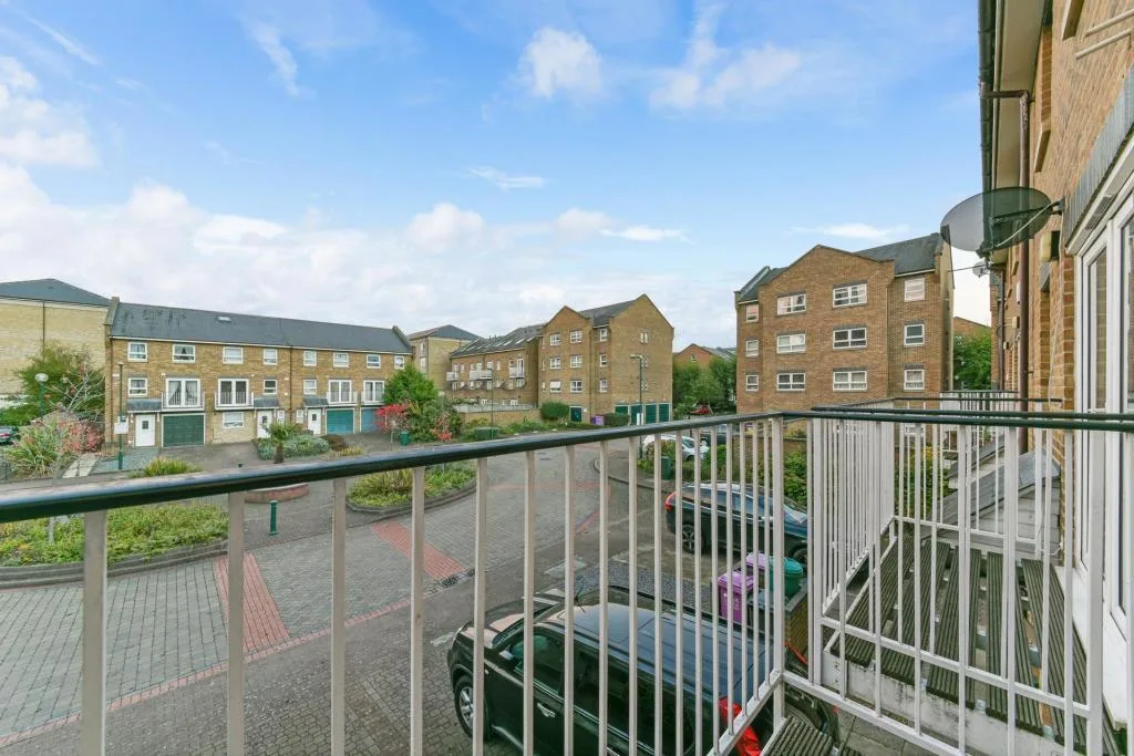 3 bedroom end of terrace house for rent