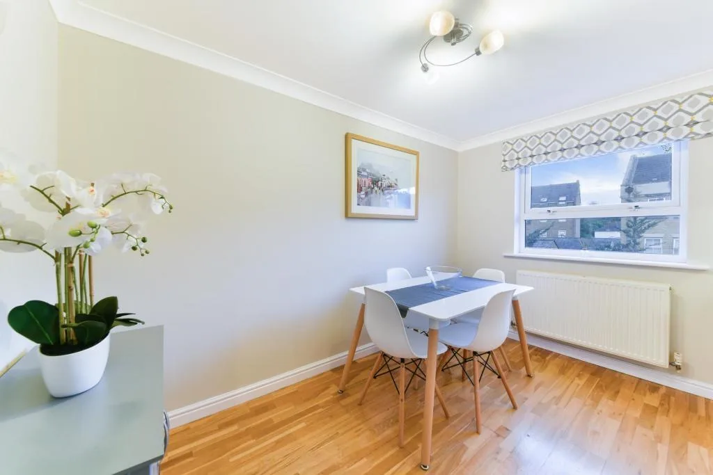 3 bedroom end of terrace house for rent