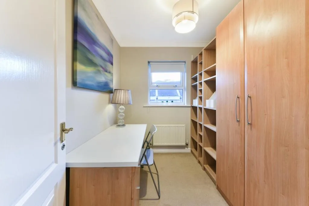 3 bedroom end of terrace house for rent
