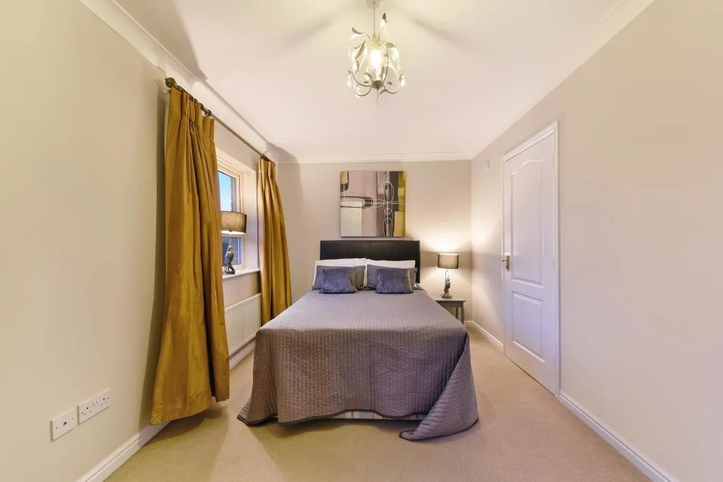 3 bedroom end of terrace house for rent