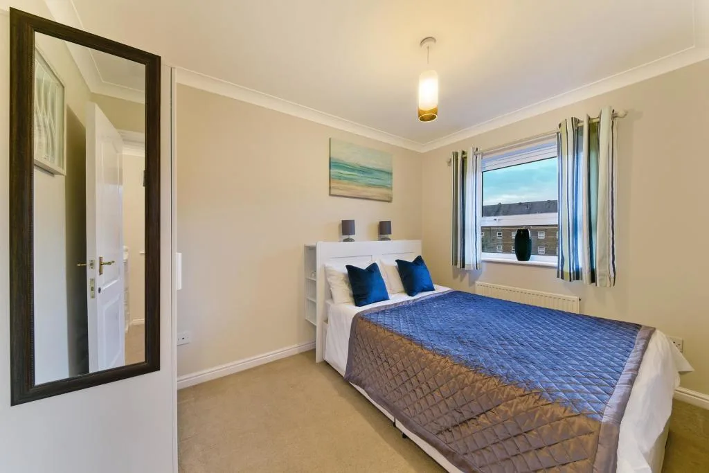 3 bedroom end of terrace house for rent
