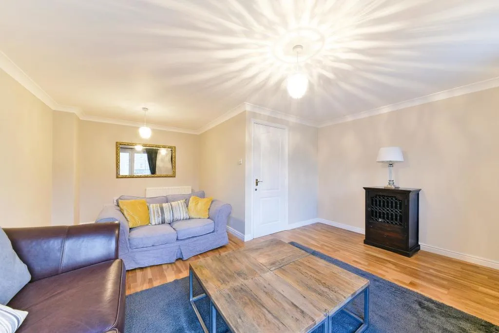 3 bedroom end of terrace house for rent