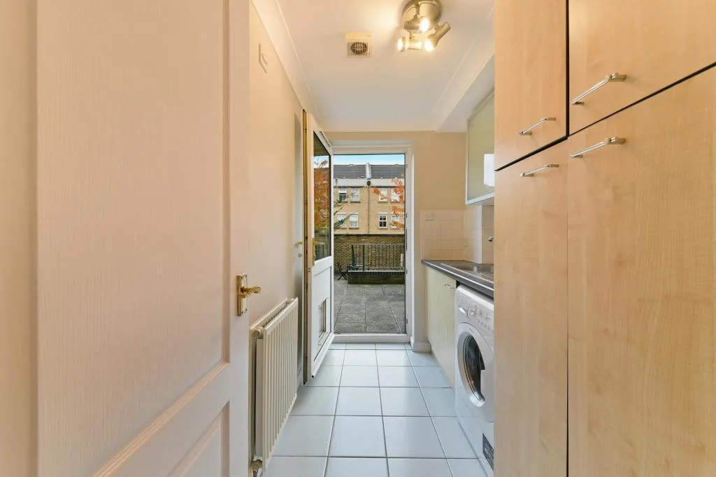 3 bedroom end of terrace house for rent