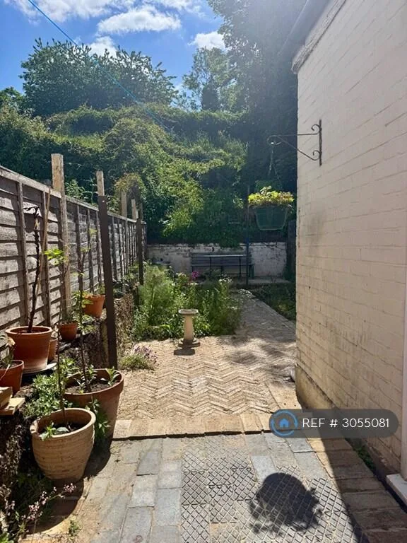 2 bedroom end of terrace house for rent