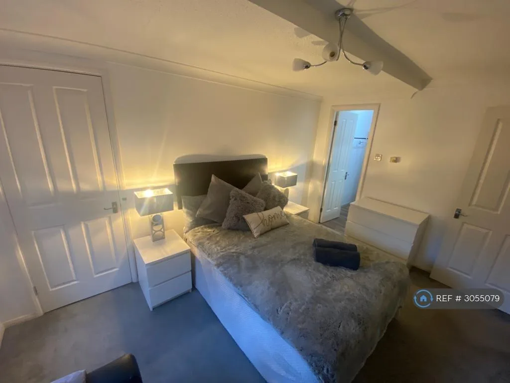 2 bedroom maisonette for rent
