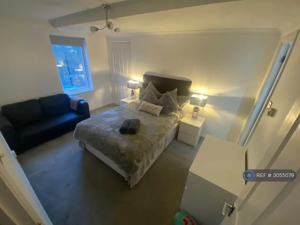 2 bedroom maisonette for rent