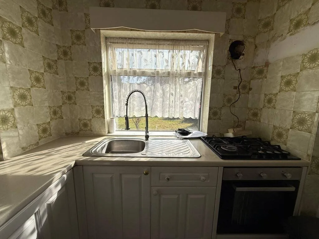 5 bedroom semi-detached house for rent