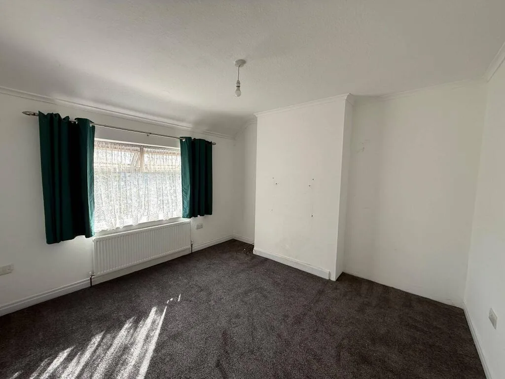 5 bedroom semi-detached house for rent