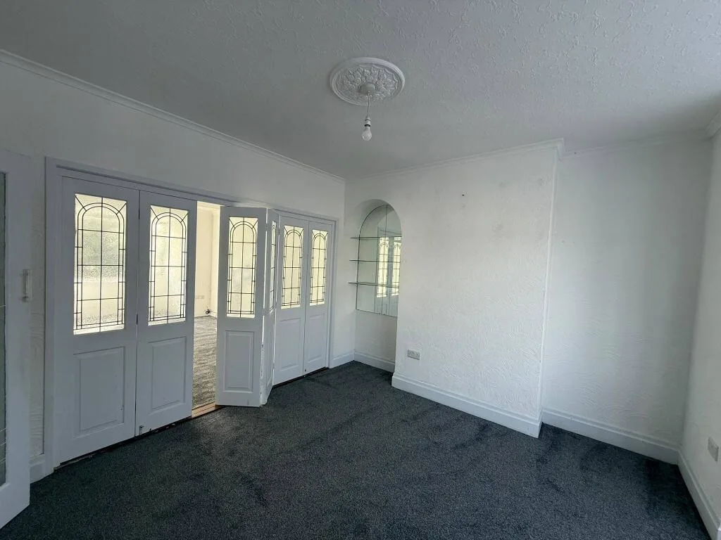 5 bedroom semi-detached house for rent