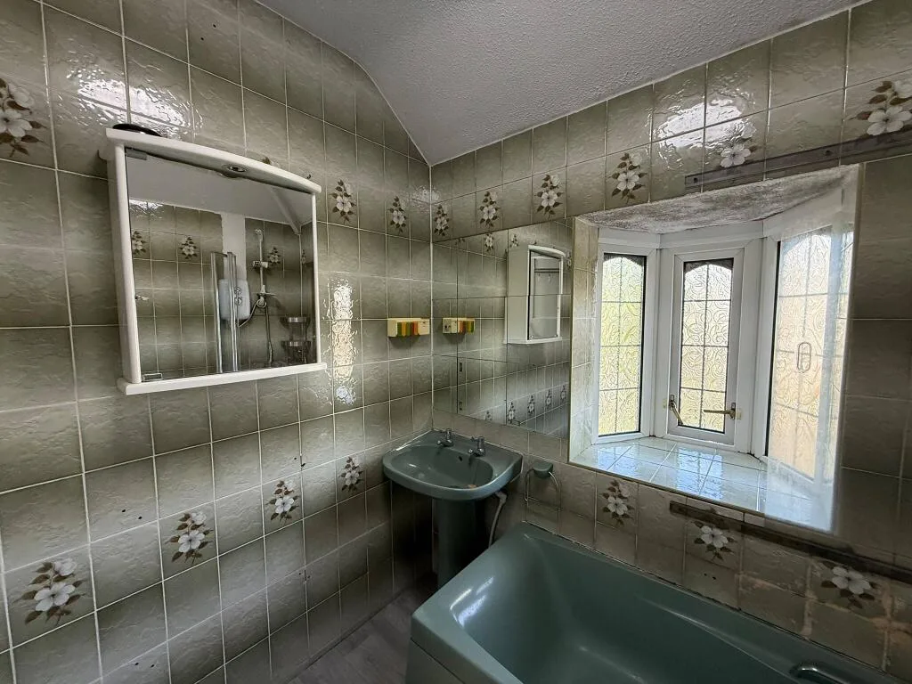 5 bedroom semi-detached house for rent