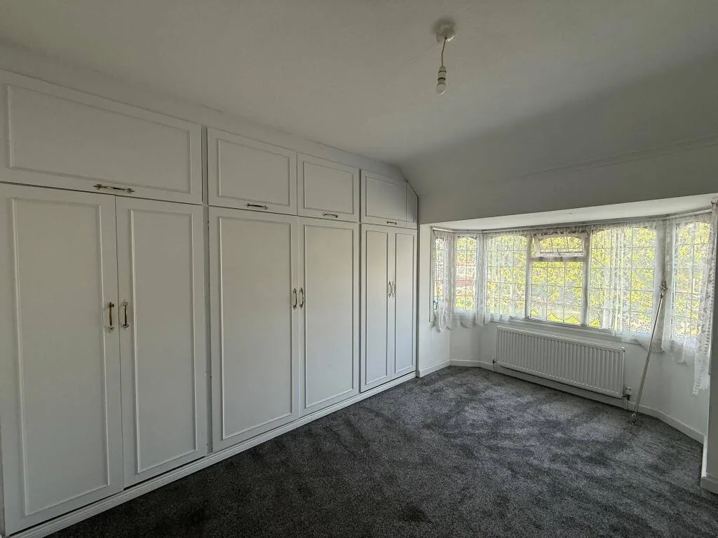 5 bedroom semi-detached house for rent