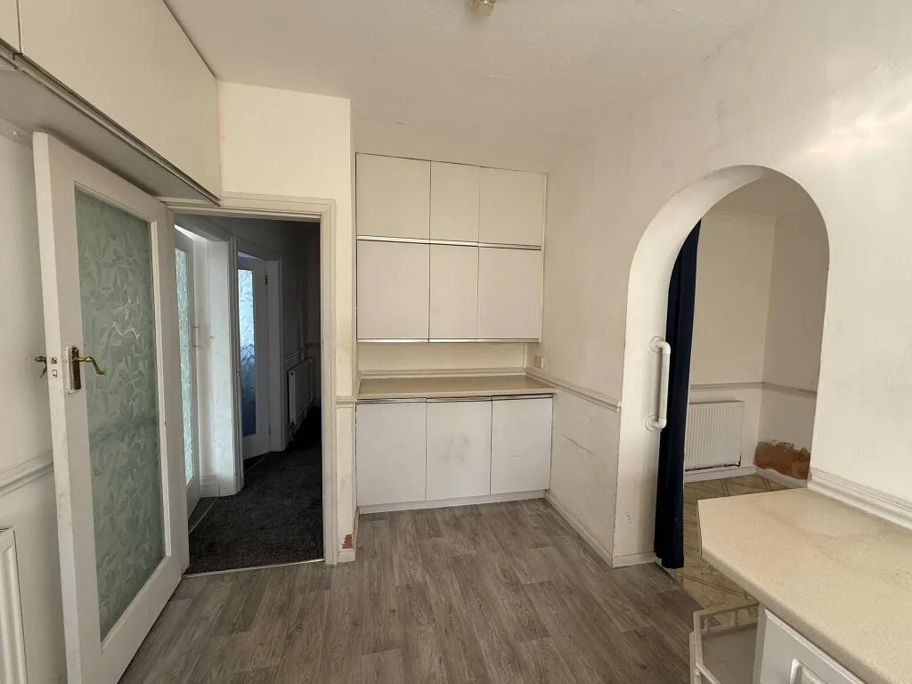 5 bedroom semi-detached house for rent