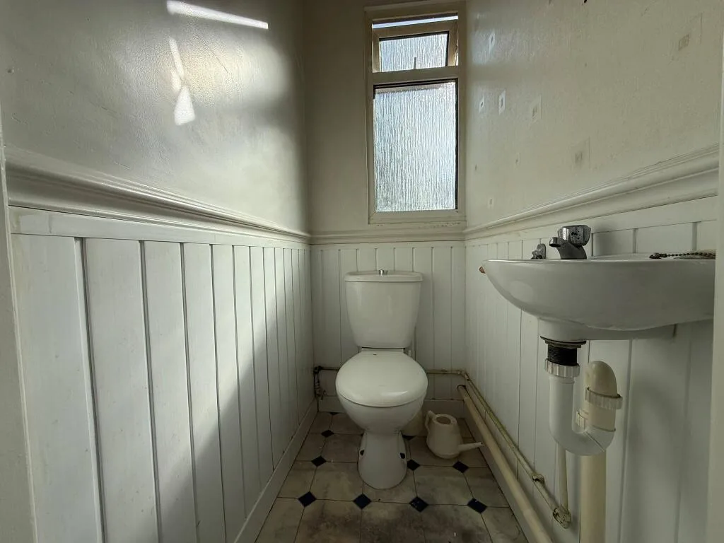5 bedroom semi-detached house for rent