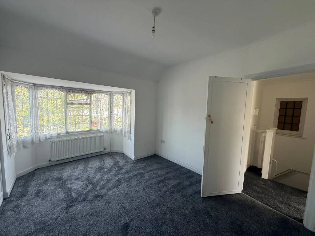 5 bedroom semi-detached house for rent