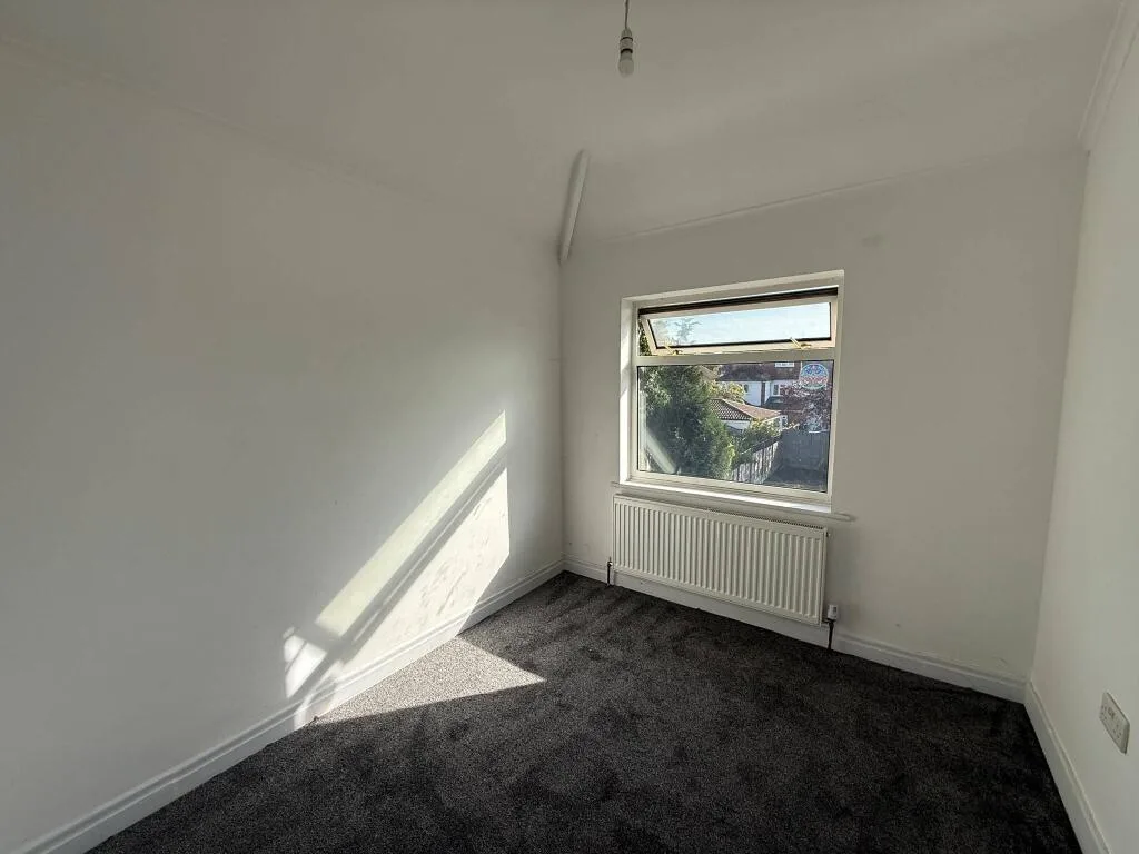 5 bedroom semi-detached house for rent
