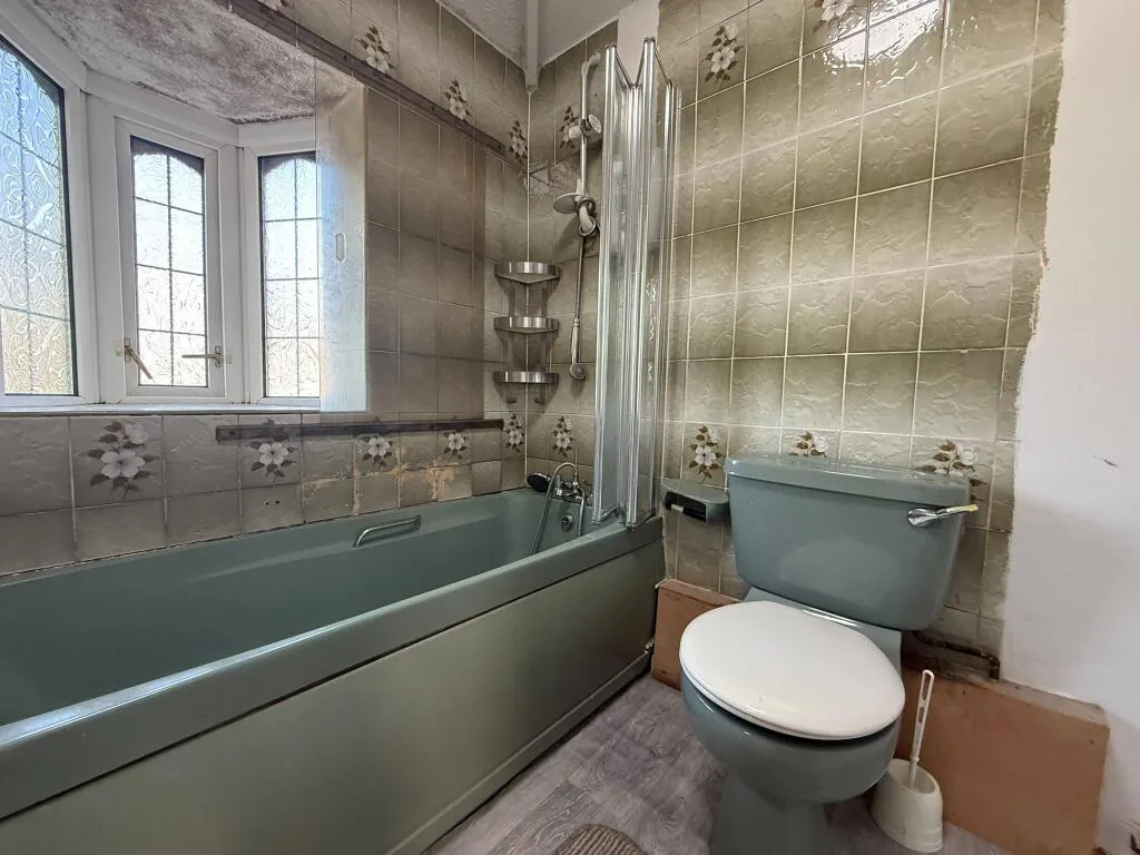 5 bedroom semi-detached house for rent