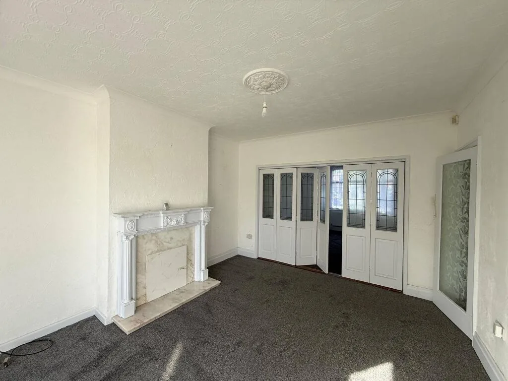 5 bedroom semi-detached house for rent
