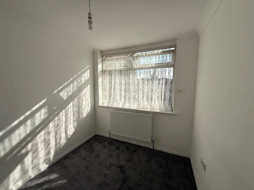 5 bedroom semi-detached house for rent