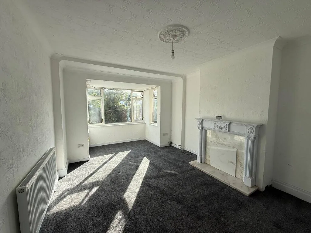 5 bedroom semi-detached house for rent