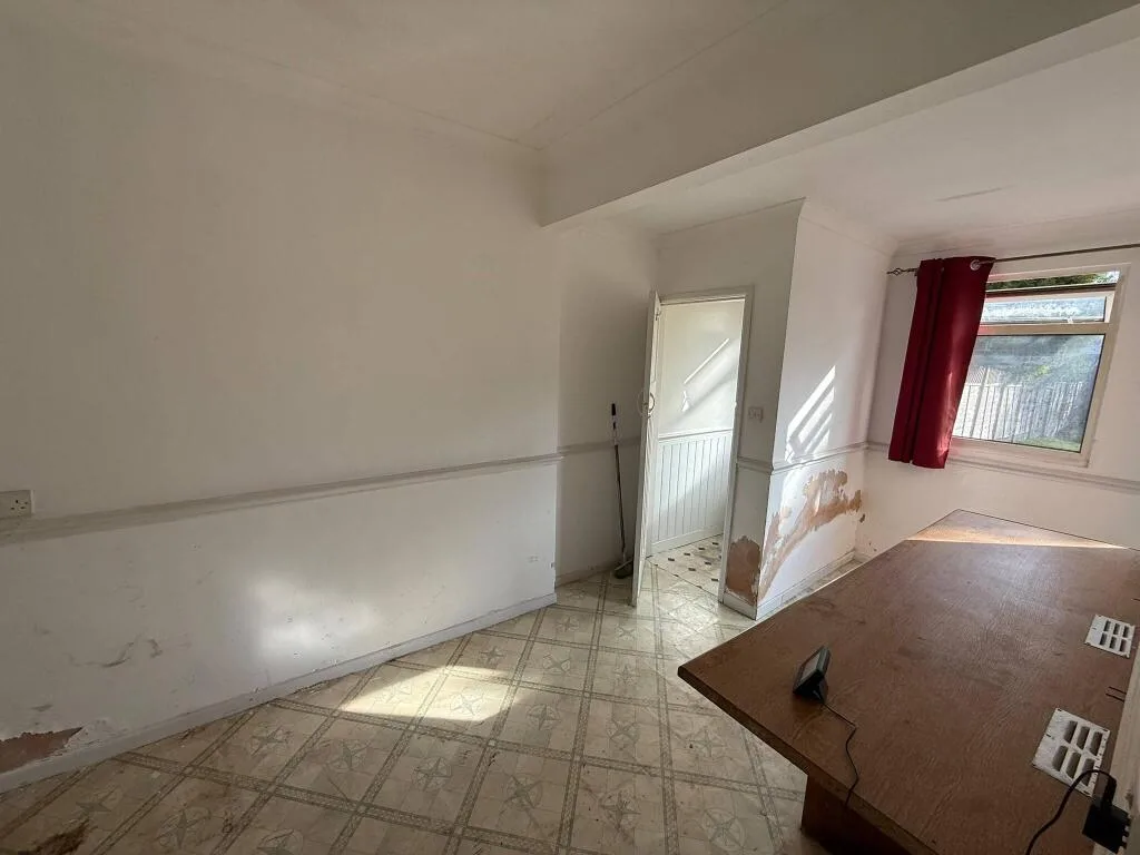5 bedroom semi-detached house for rent