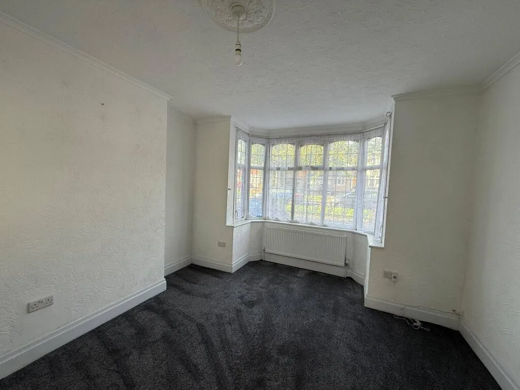5 bedroom semi-detached house for rent