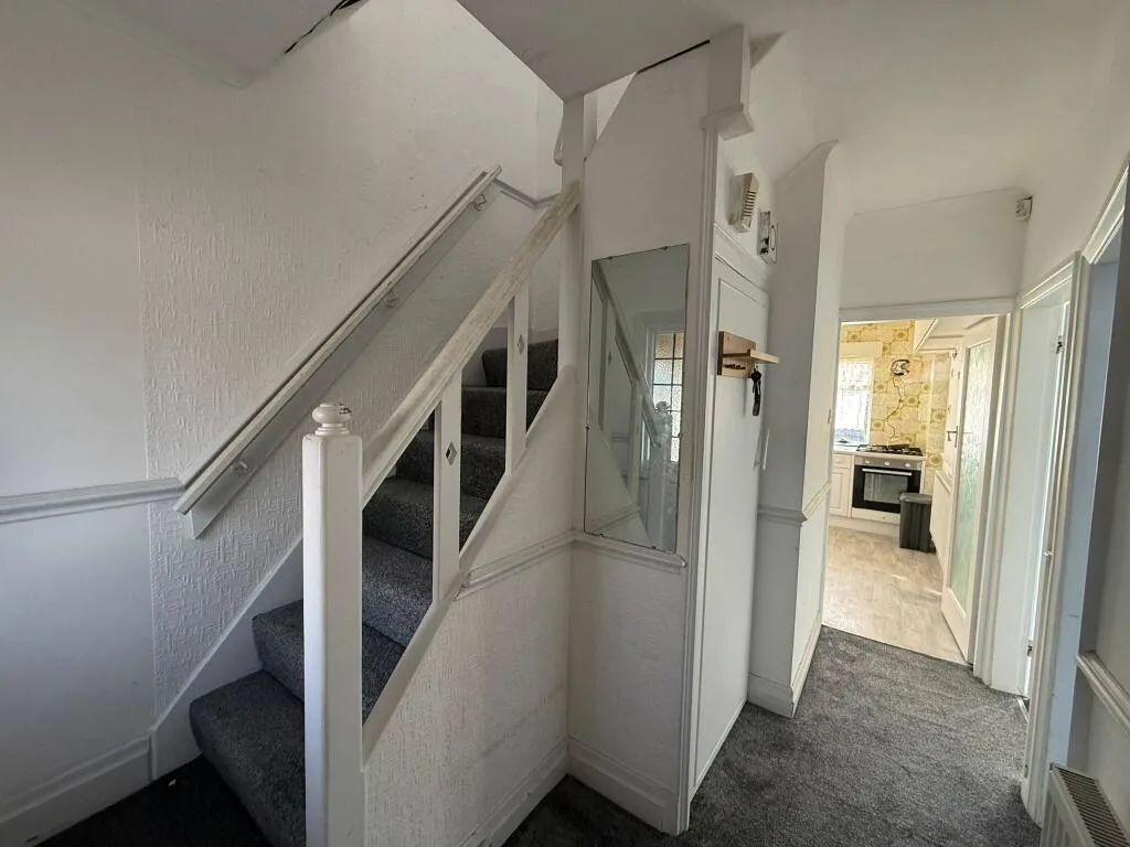 5 bedroom semi-detached house for rent