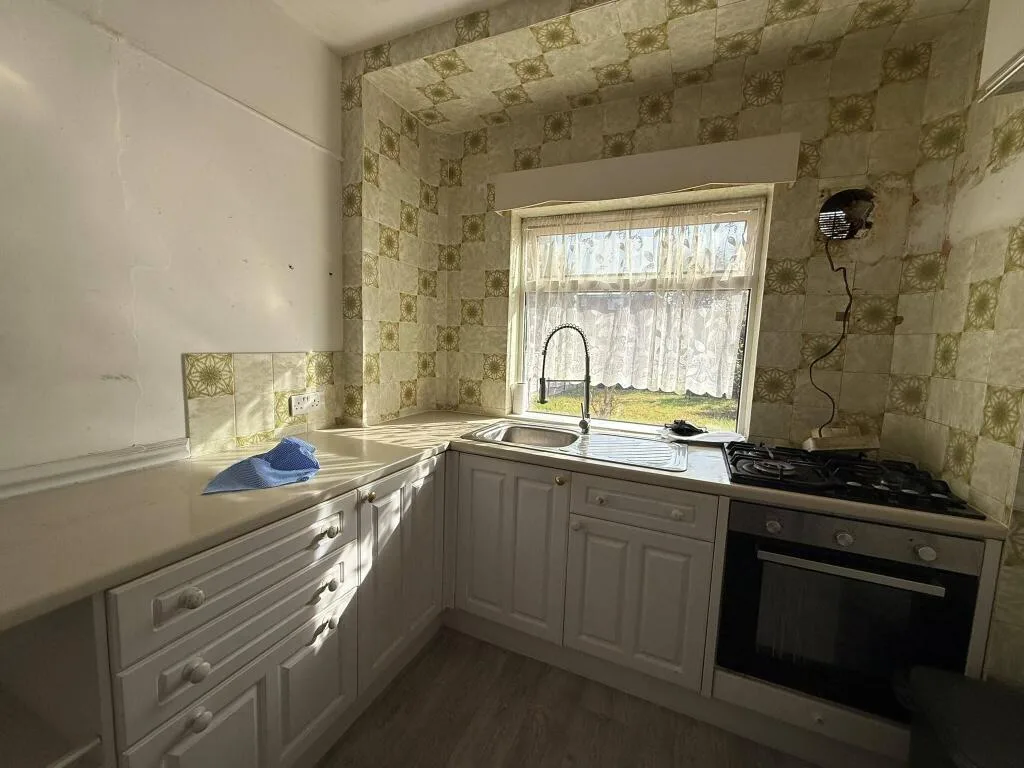5 bedroom semi-detached house for rent