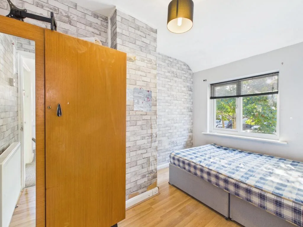 3 bedroom end of terrace house for rent