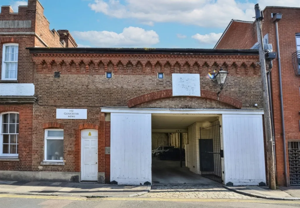 2 bedroom mews property for rent