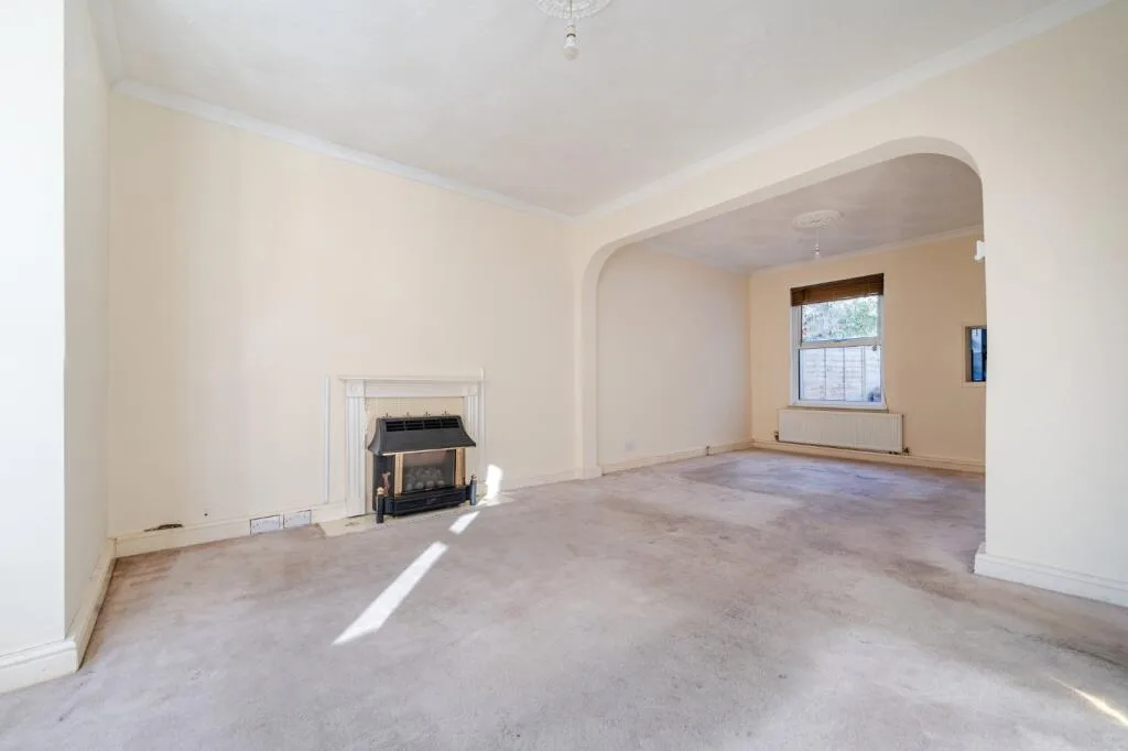 4 bedroom semi-detached house for rent