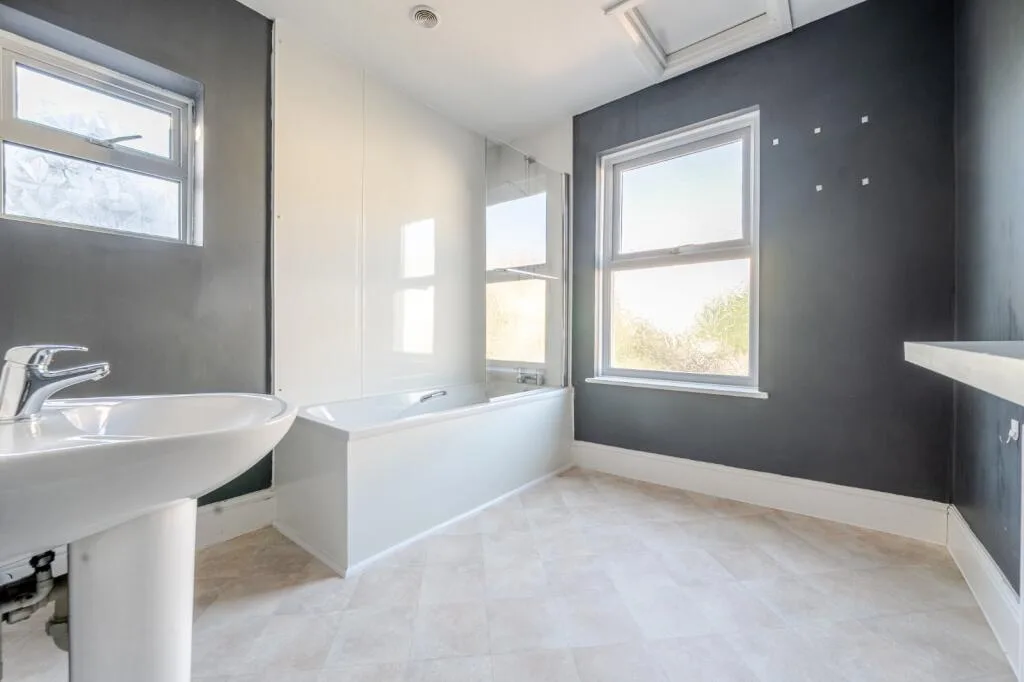 4 bedroom semi-detached house for rent