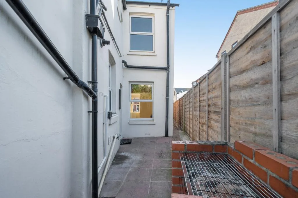 4 bedroom semi-detached house for rent